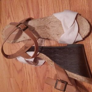 NWOT sz 11 high wedge sandals straps buckle